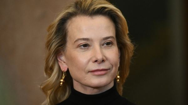 «Похожа на Вертинскую»: Юлия Высоцкая сменила имидж на фоне скандала