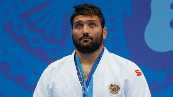 Россиянин Тасоев выиграл серебряную медаль чемпионата мира по дзюдо в Катаре<br />
