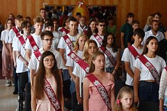 Российским школьникам раскрыли среднюю стоимость наряда на последний звонок