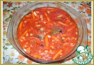 Салака в томатном соусе с овощами