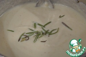 Суп-пюре из цветной капусты с сельдереем и розмарином