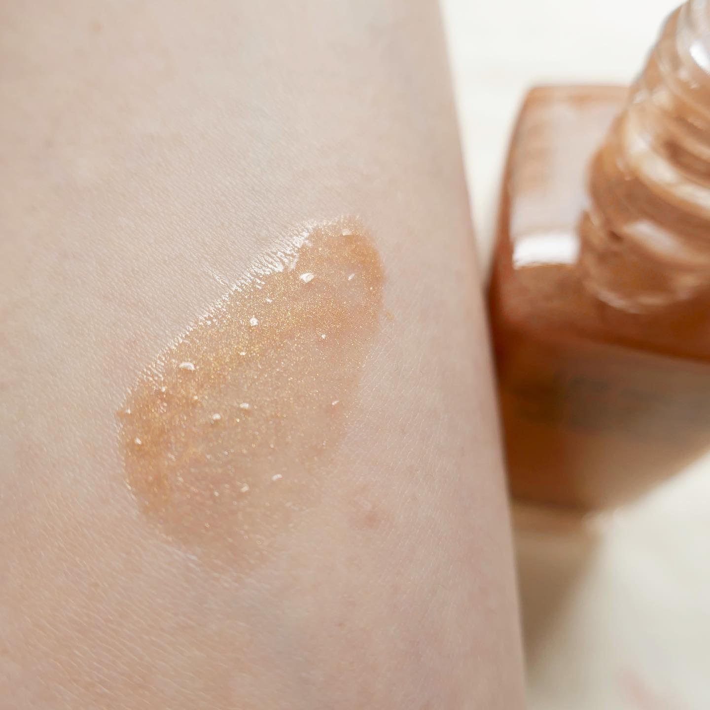 Chanel Les Beiges Healthy Glow Illuminating Oil Summer 2023 - Swatches