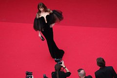 Европейская актриса пришла на Каннский кинофестиваль в платье российского бренда