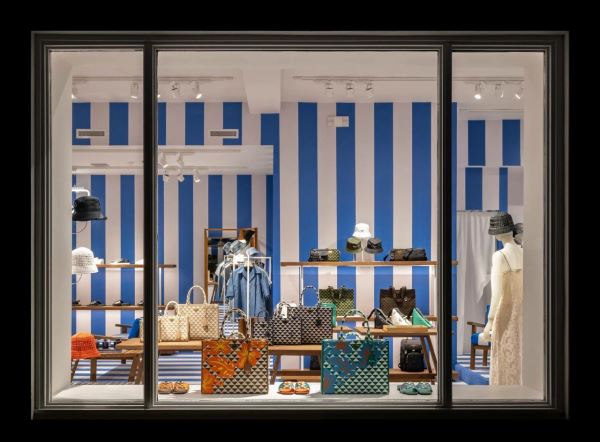 Prada провел редизайн магазина в Хэмптоне 
